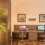 Hilton Garden West Отель