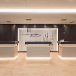 Hilton Garden West Отель