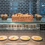 Отель Hilton Garden West