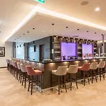 Отель Hilton Garden West 4*