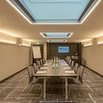 Hilton Garden West Отель