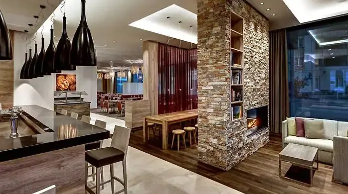 Hilton Garden West 酒店 4*