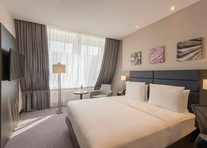 Hilton Garden West 酒店 4*