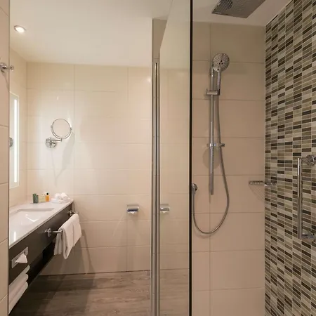 Hilton Garden West Hotel 4*