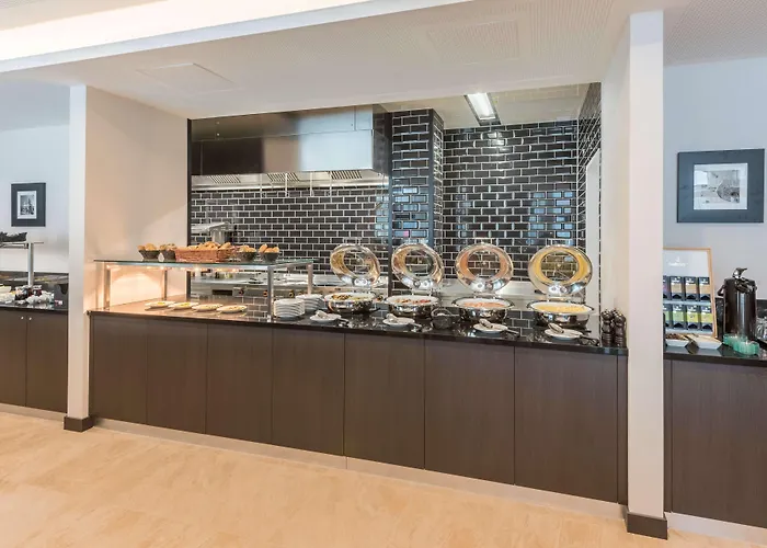 Hilton Garden West 4*