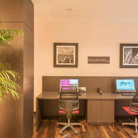 Hilton Garden West Отель