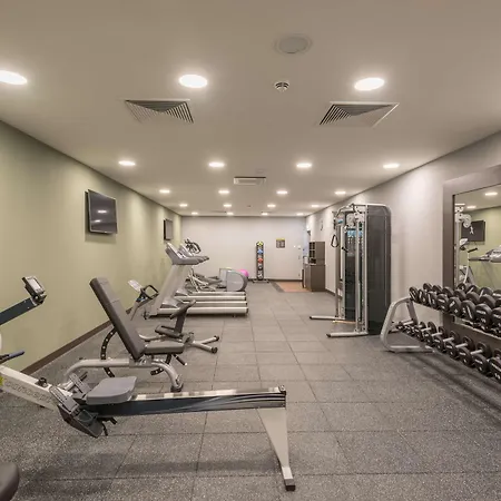 Hilton Garden West Отель