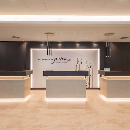 Hilton Garden West Отель