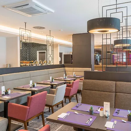 Hilton Garden West Отель