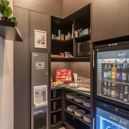 Hilton Garden West Отель 4*