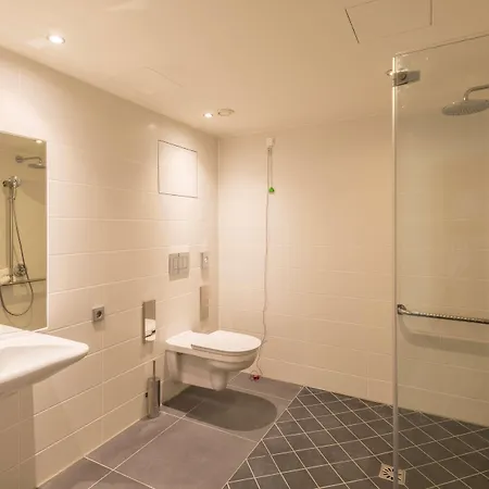 Hilton Garden West Отель 4*