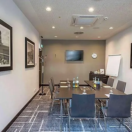 Hilton Garden West 4*