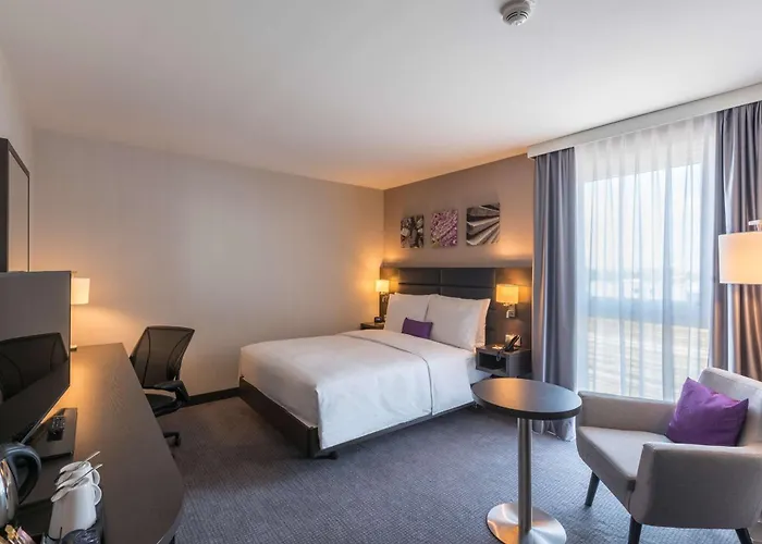 Hilton Garden West فندق 4*