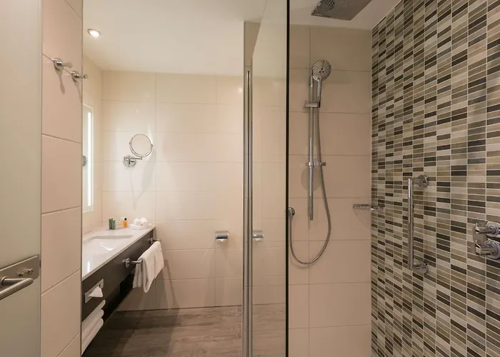 Hilton Garden West فندق 4*