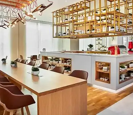 מלון Hilton Garden West