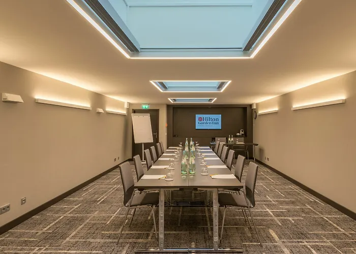 Hilton Garden West מלון